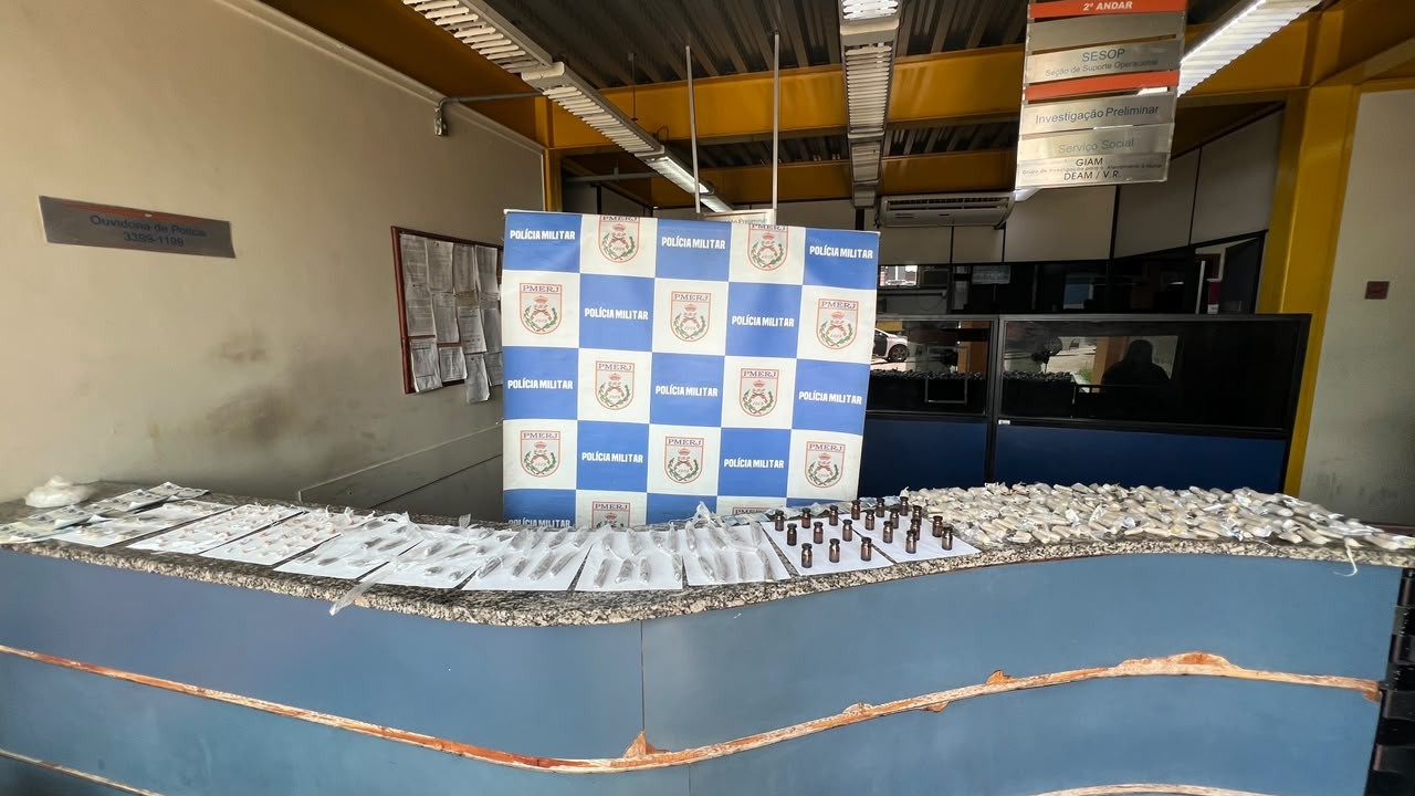 Polícia Militar apreende drogas em área de mata em Barra Mansa