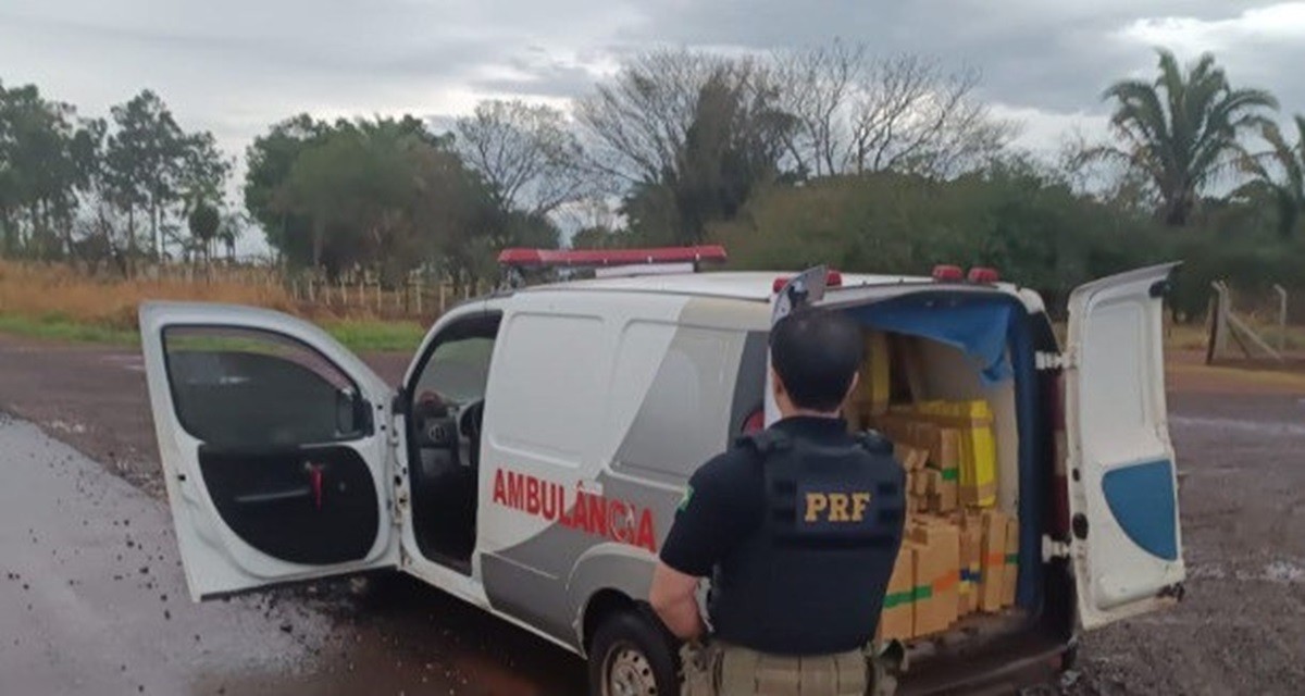 Falsa ambulância é apreendida com mais de uma tonelada de maconha em MS