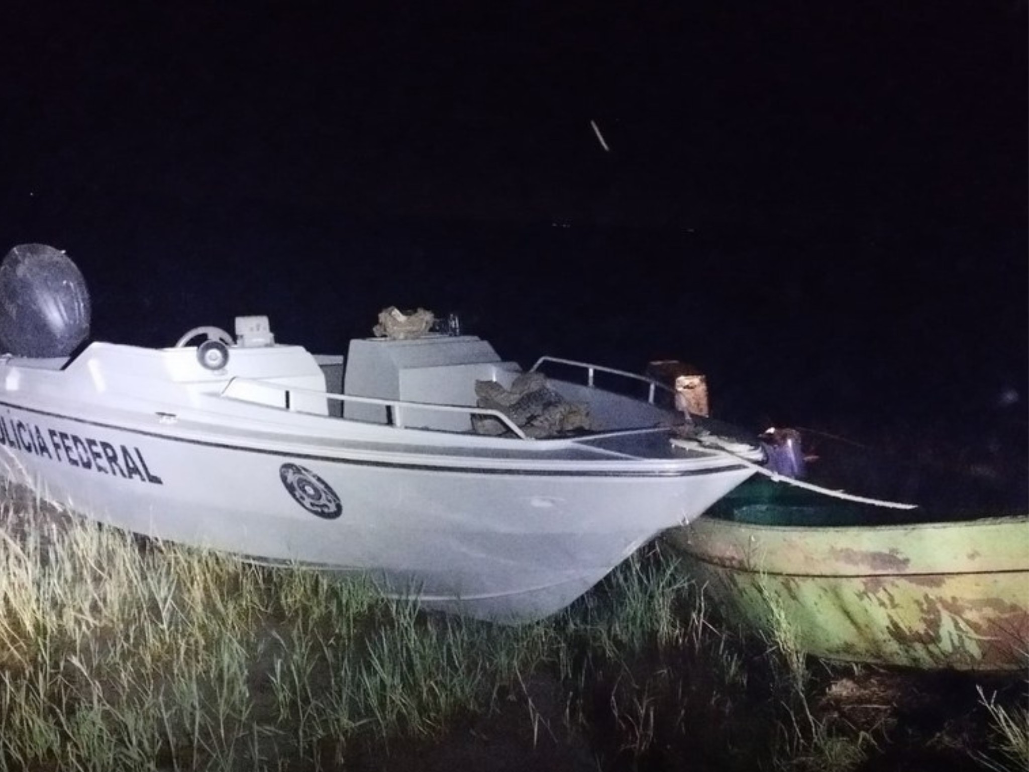Mais de meia tonelada de maconha e haxixe  apreendida em embarcaes no lago de Itaipu