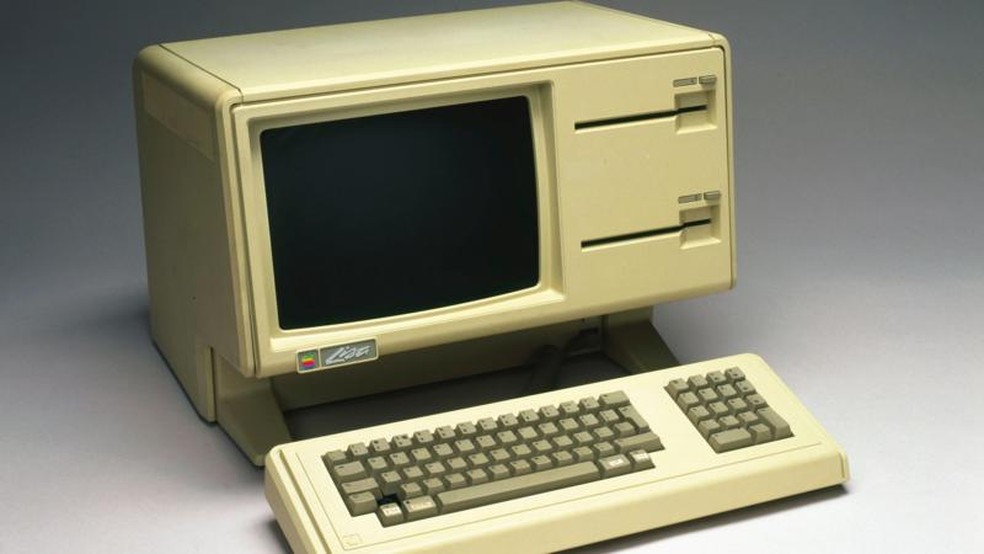 O Apple Lisa foi lançado em 1983 por cerca de US$ 10 mil (R$ 52 mil) — Foto: Science & Society Picture Library via BBC