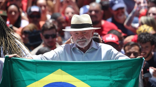 Em ato no DF, Lula diz que 2º turno terá 'muito debate na TV e na internet'