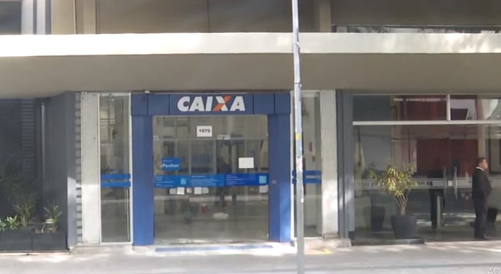 Criminosos levam joias de agência bancária da Caixa em SP — Foto: Reprodução/TV Globo