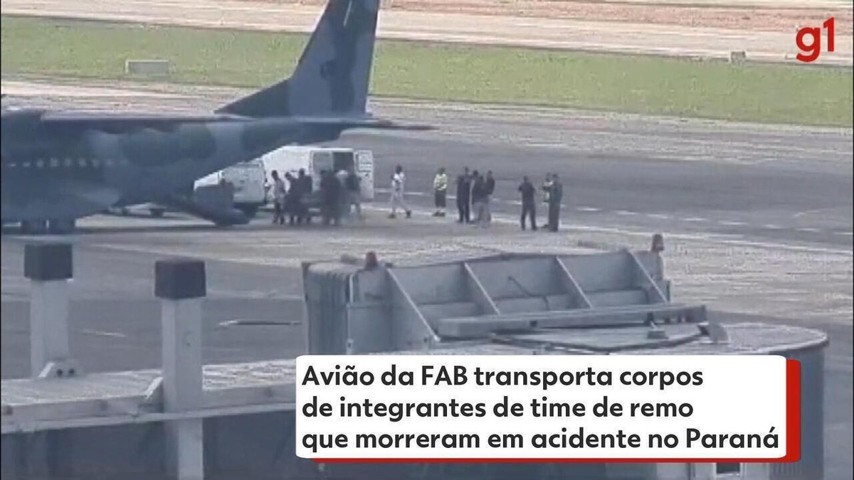 Avião da FAB com corpos de vítimas de acidente entre van e caminhão no Paraná decola para o Rio Grande do Sul