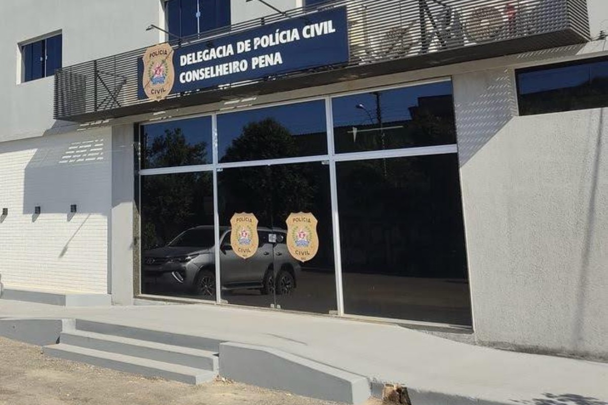 Homem ameaça jogar filho na linha de trem e é preso em Conselheiro Pena