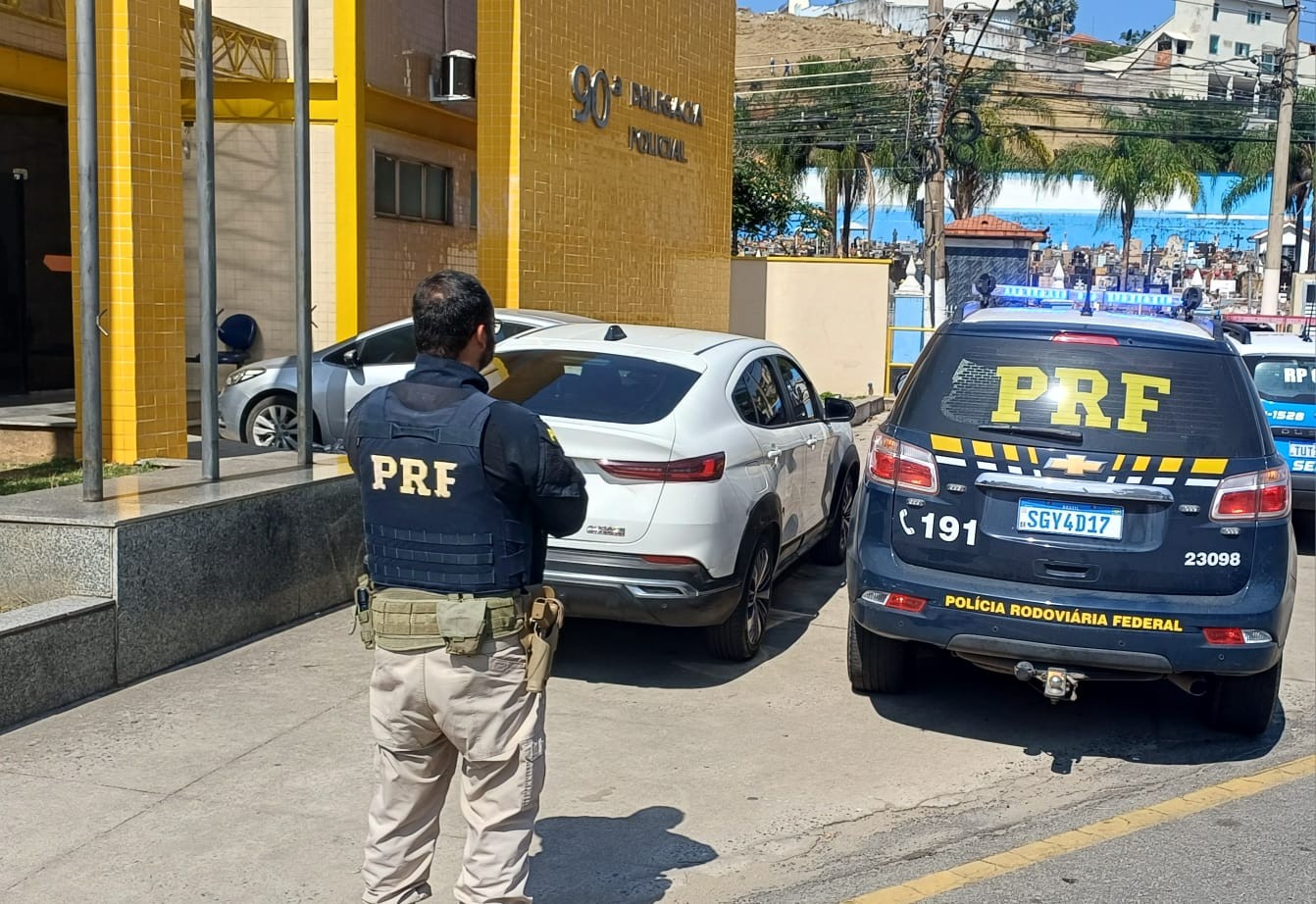 Homem é preso por dirigir carro clonado de R$ 110 mil na Via Dutra, em Barra Mansa