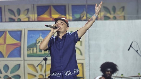 Após conquistar bambas da MPB, João Gomes conduz cortejo nordestino e seduz plateia