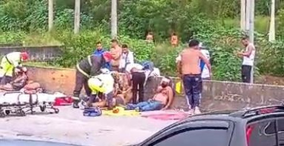 Torcedores feridos são atendidos — Foto: Reprodução/Redes sociais