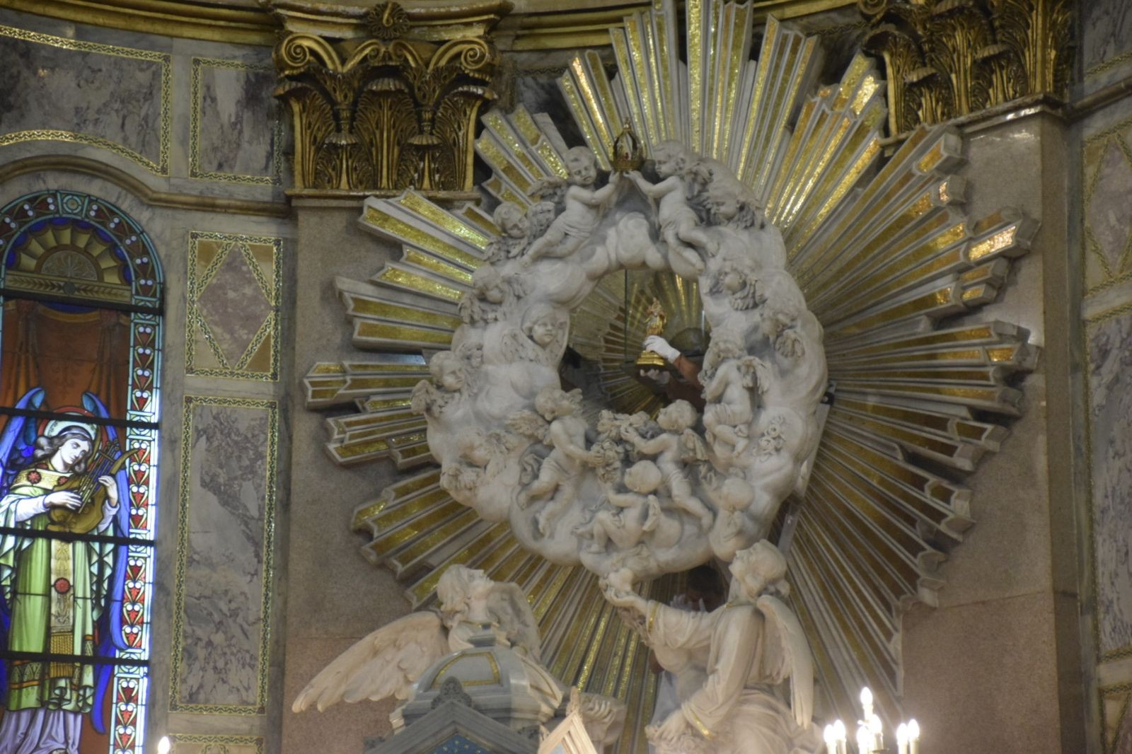 Imagem de Nossa Senhora de Nazaré desce do Glória em Belém