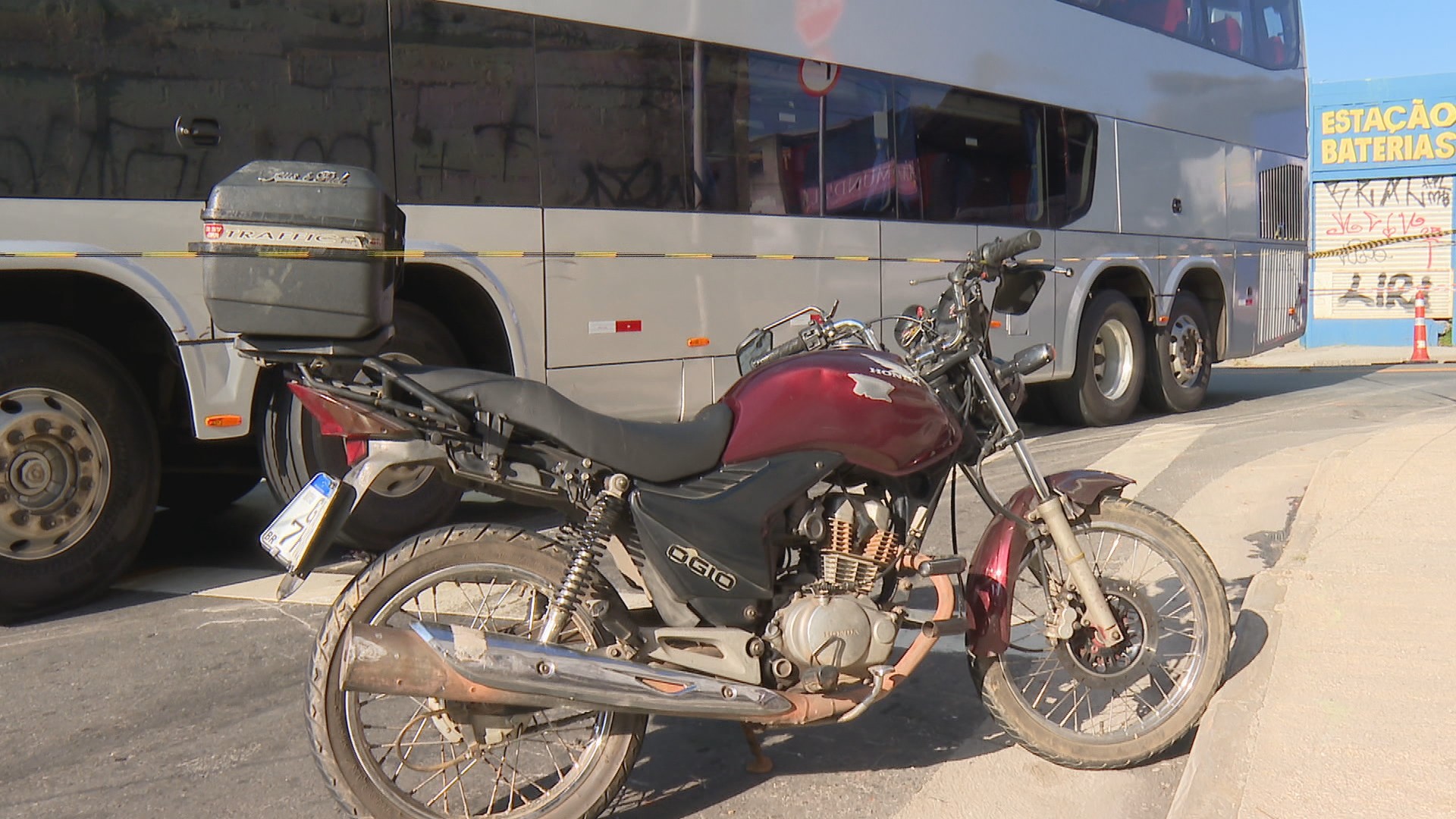 Motociclista morre em acidente com ônibus ao fazer conversão proibida em BH