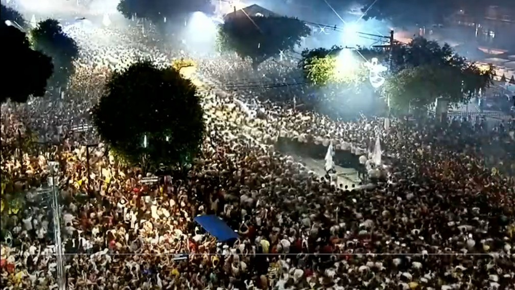 Círio 2024: Fogos de artifício recebem a Imagem Peregrina em passagem na Praça dos Estivadores — Foto: g1