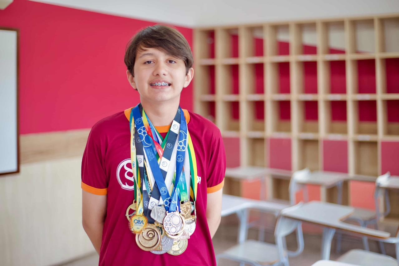 Adolescente de 12 anos é aprovado em curso de matemática da Uerj