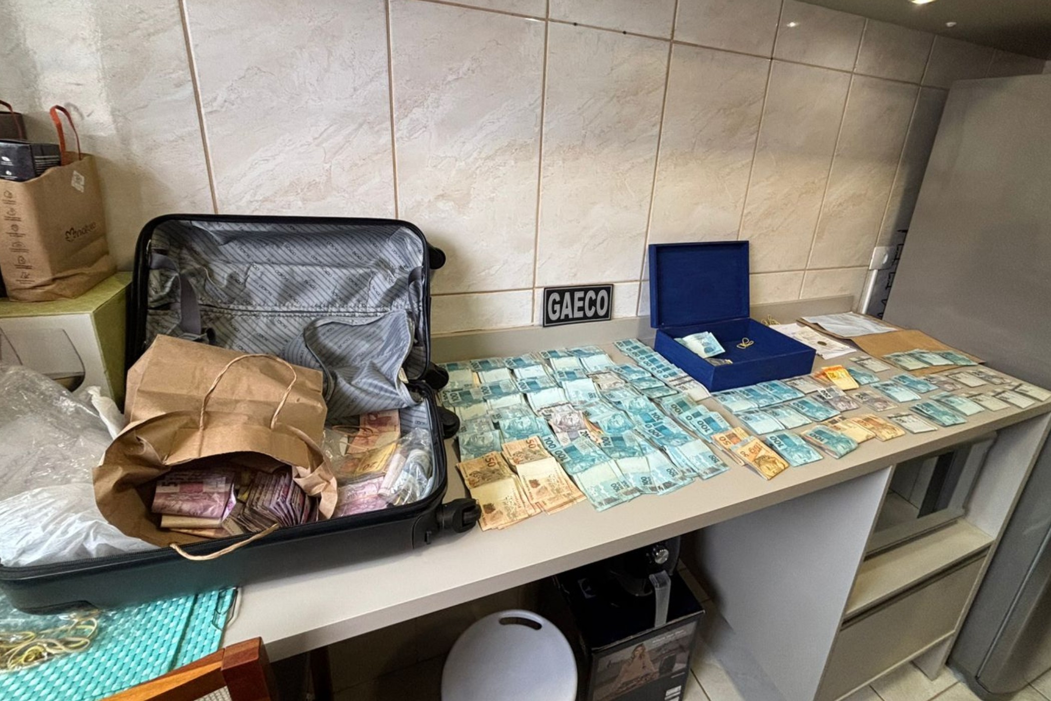 Operação contra vereador Lórens Nogueira apreende mais de R$ 100 mil em investigação de 'rachadinha' em Curitiba