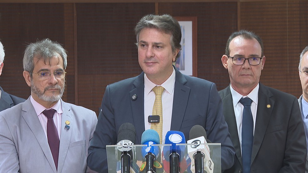 Camilo Santana defende universalização do Pé-de-Meia em encontro com jornalistas. — Foto: Ana Clara Alves/g1