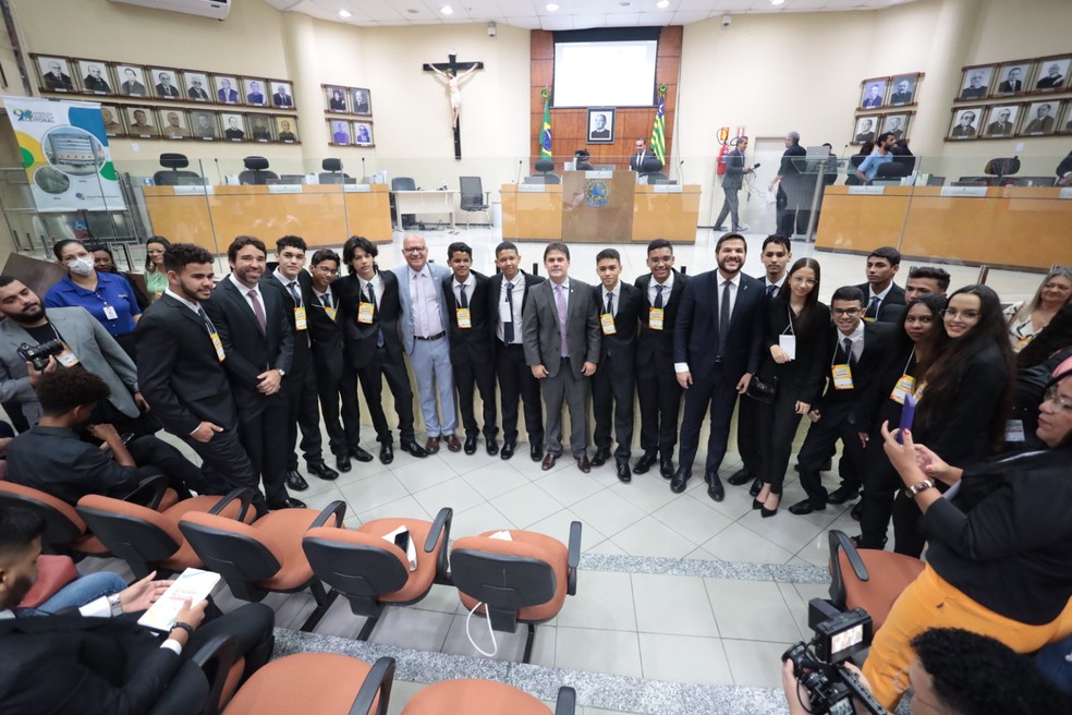 Diplomação dos jovens deputados eleitos, na sede do Tribunal Regional Eleitoral (TRE) em Teresina. — Foto: Divulgação/Alepi