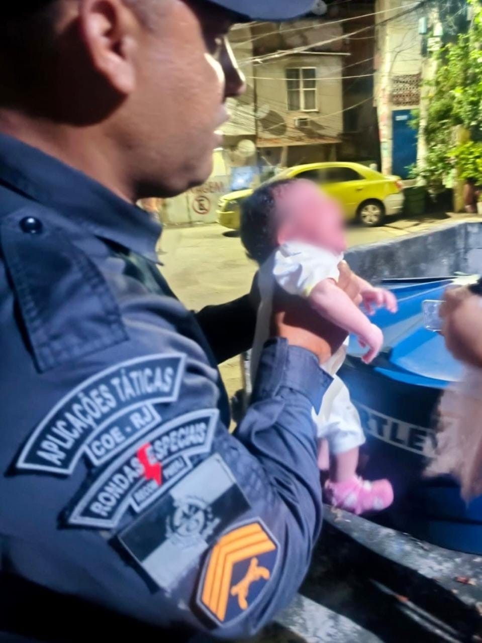 PMs realizam Manobra de Heimlich e salvam criança no Complexo do Alemão