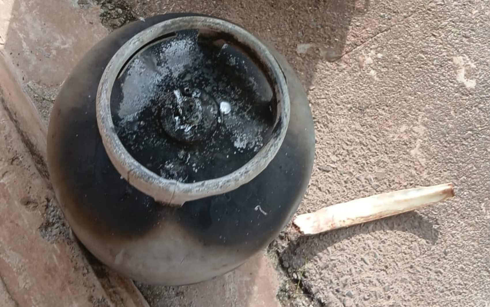 Mulher morre após inalar fumaça de botijão de gás que pegou fogo em confraternização de Natal