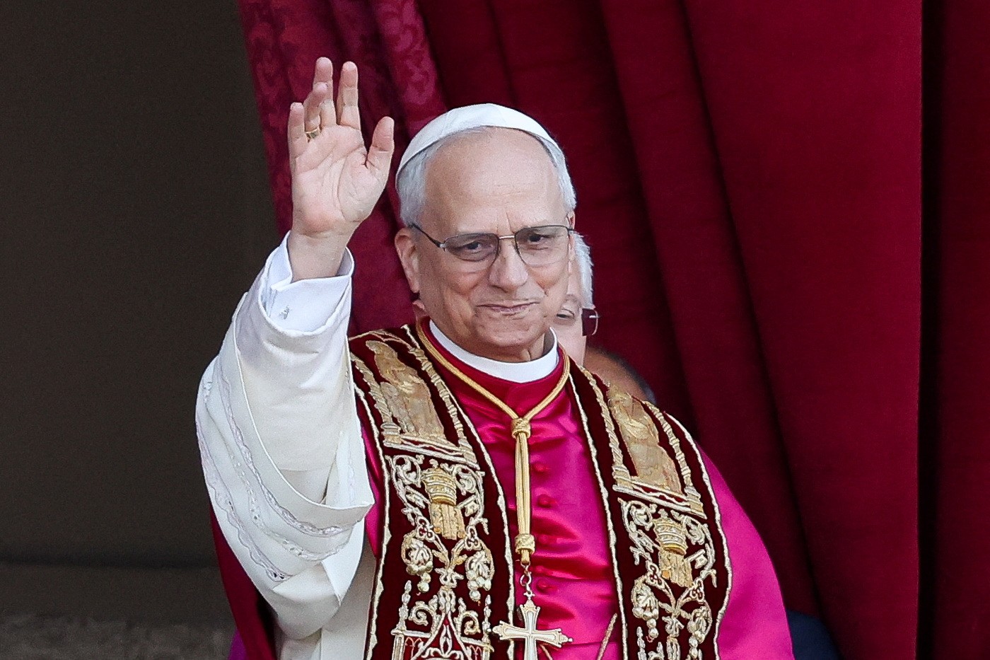 Leão XIV: por que papa norte-americano quebrou protocolo ao fazer trecho de discurso em espanhol