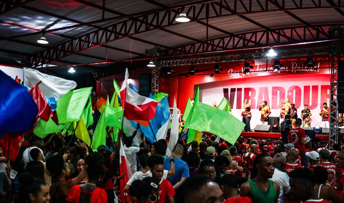 Viradouro e Grande Rio têm finais de sambaenredo neste sábado Carnaval 2024 no Rio de Janeiro