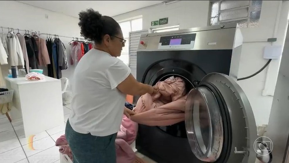 Sem sol, moradores recorrem a lavanderias para conseguir secar roupas no Centro-Sul — Foto: Reprodução/TV Globo