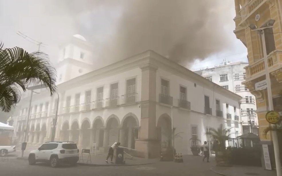 Incêndio Câmara de Vereadores Salvador — Foto: Redes sociais
