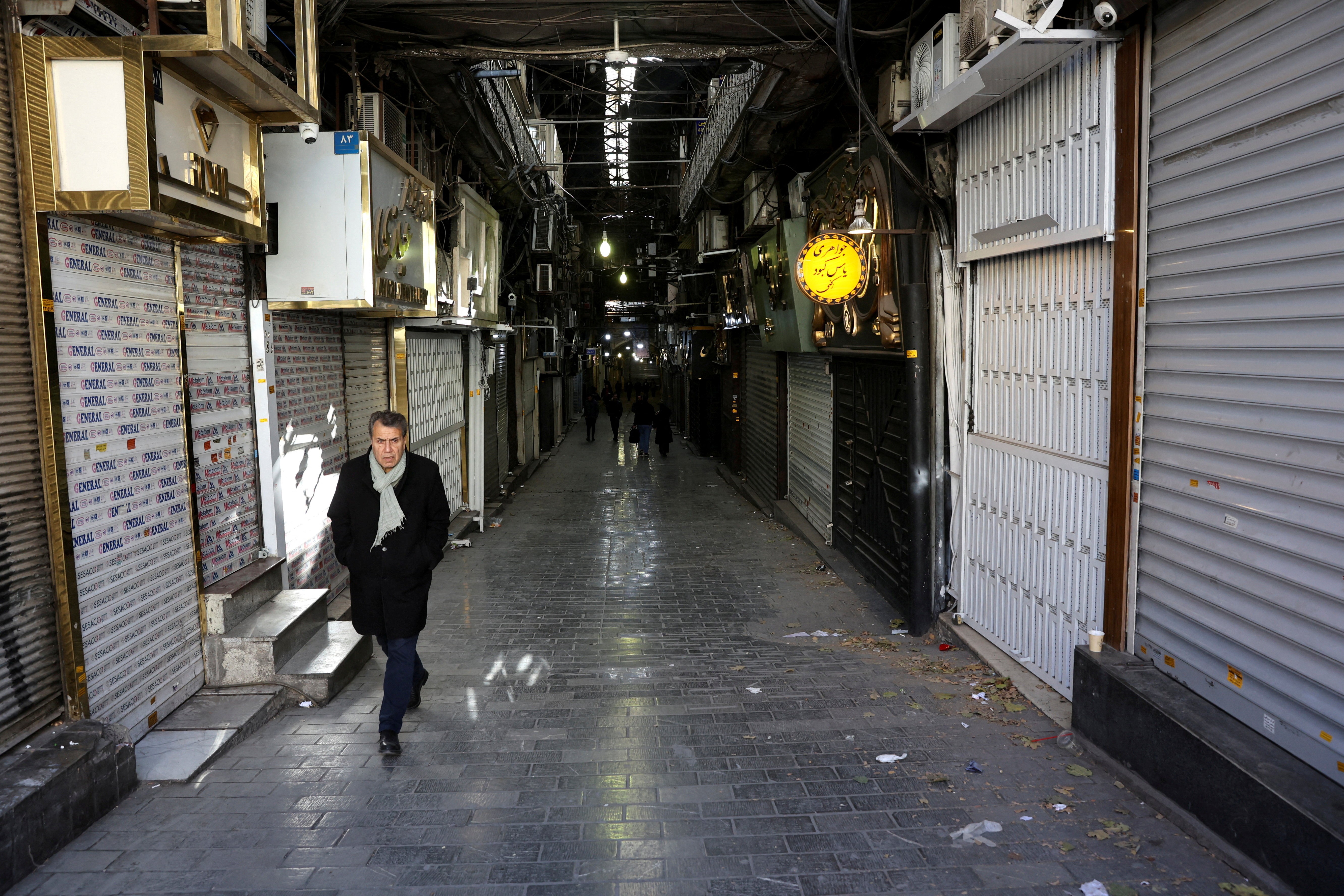 Comerciantes do Irã, que apoiaram Revolução de 1979, se voltam contra regime dos aiatolás 