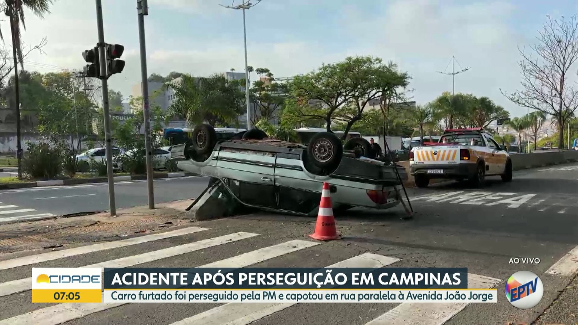 Perseguição termina em capotamento de carro furtado em Campinas