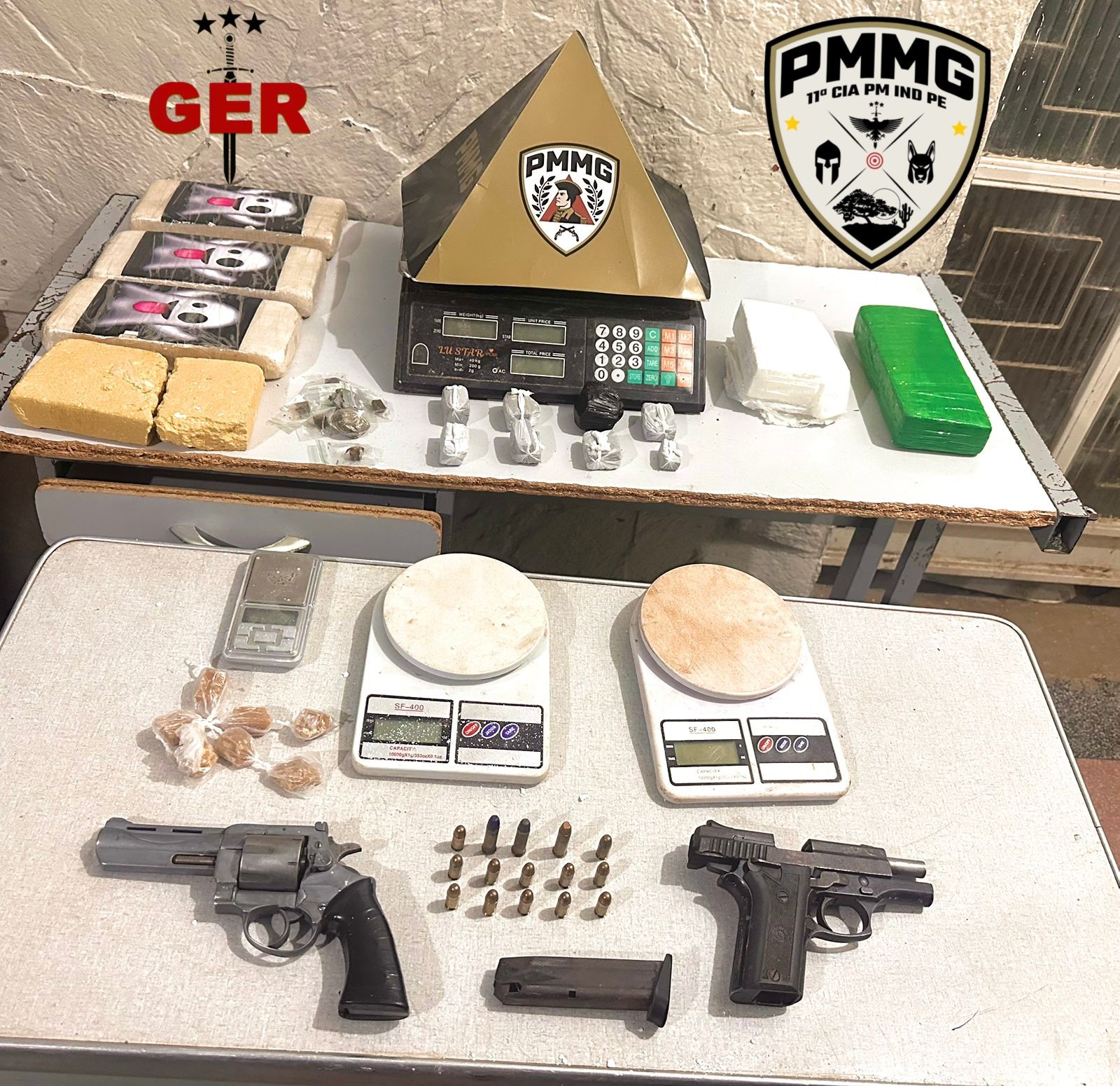 Após PM encontrar vestígios de crack e maconha em carro, armas e drogas são apreendidas em Montes Claros