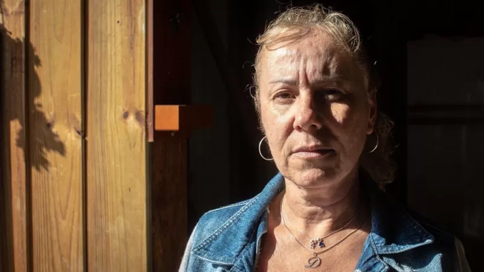 'Não queria criar uma esperança, sem ter certezas', diz Dêne sobre a prepação para contar à irmã que o filho dela foi encontrado — Foto: Vitor Serrano/BBC