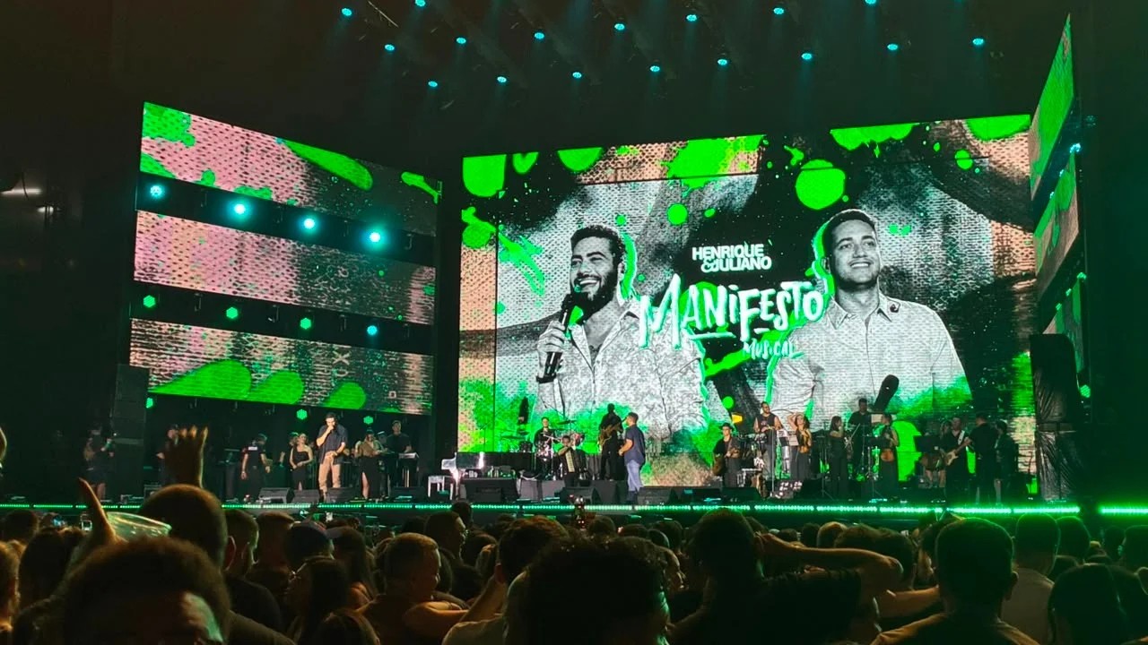 Henrique & Juliano reúnem milhares de pessoas em show na Arena da Amazônia, em Manaus