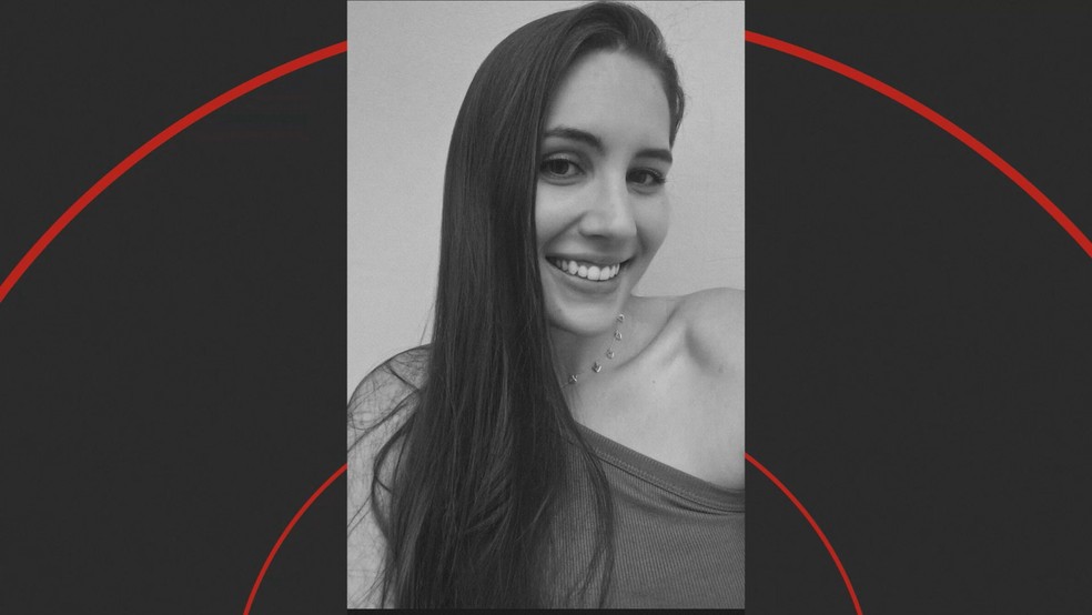 Júlia Deleni Salles morreu após colidir a moto contra poste em São José do Rio Pardo (SP). — Foto: Redes sociais