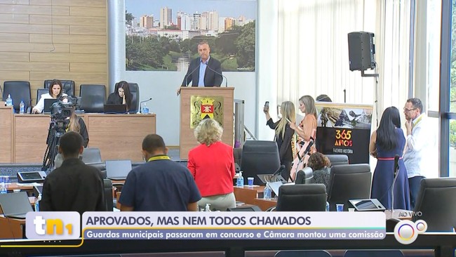 VÍDEO: cachorra é atropelada por carro de autoescola em Jundiaí