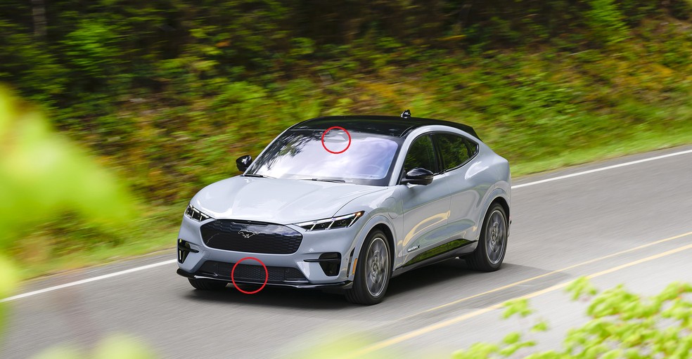 No Ford Mustang Mach E, há radares posicionados no para-brisa e na grade — Foto: Divulgação | Ford