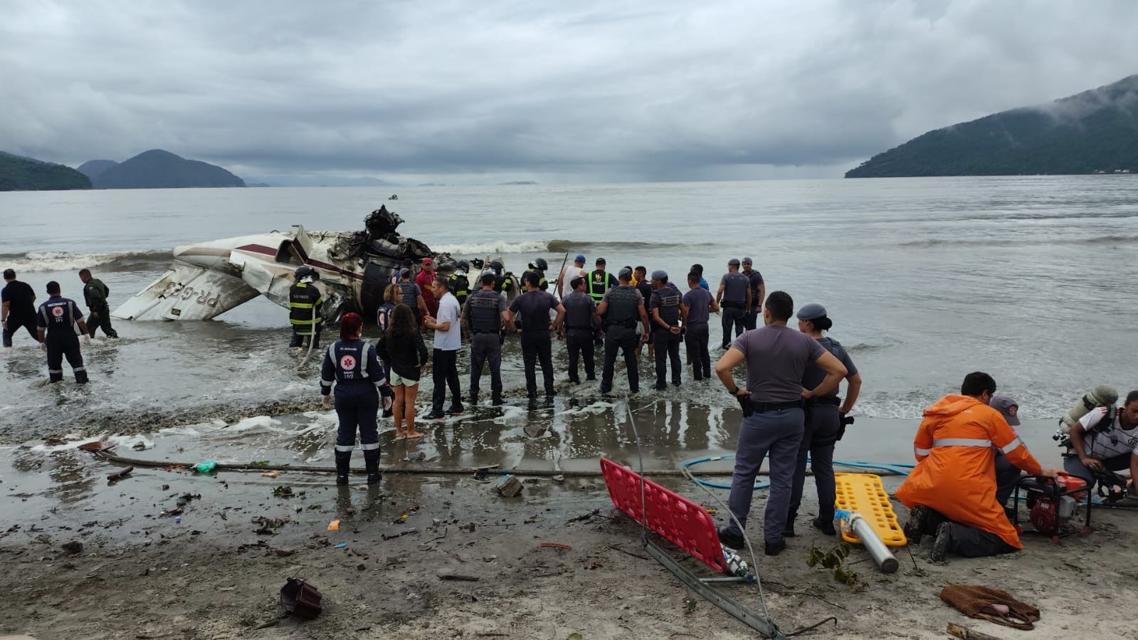 Jatinho que explodiu em Ubatuba saiu de Goiás; concessionária cita chuva e pista molhada