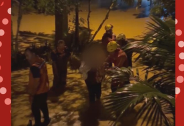 'Quando vi, já estava com os pés na água', diz idosa resgatada de barco após ter casa alagada no litoral do Paraná