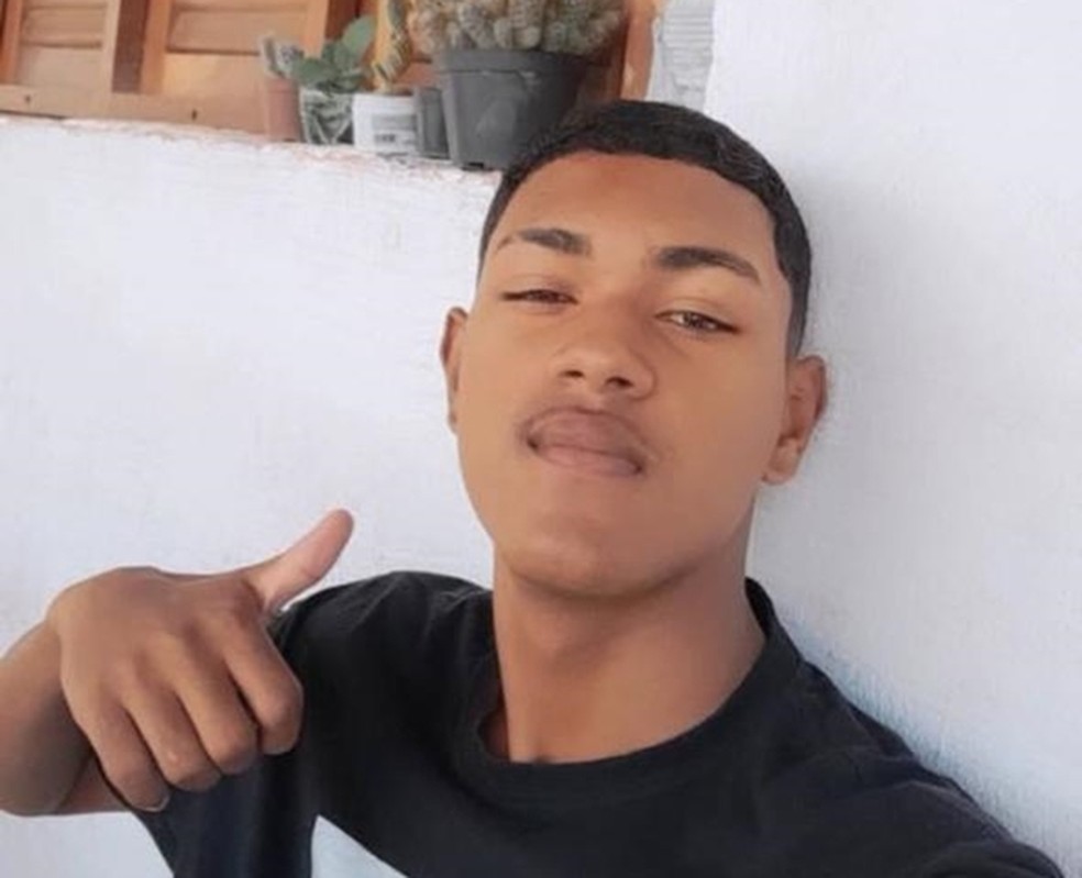 Diego dos Santos de 18 anos desapareceu nesta segunda-feira (7) depois de sacar o Pé de Meia na Caixa Econômica, em Cabedelo, PB — Foto: Reprodução/Redes sociais