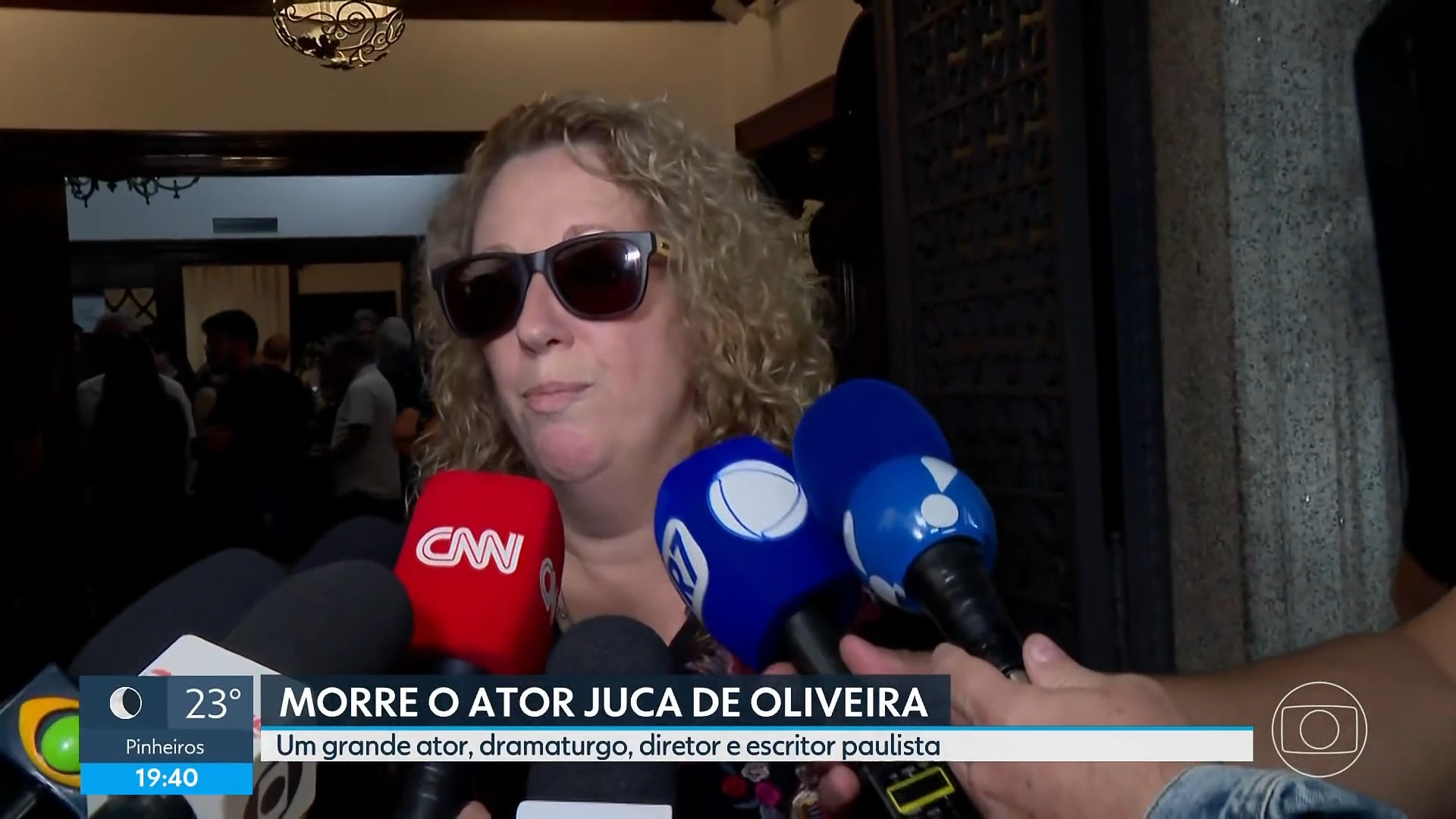 Ator Juca de Oliveira é sepultado no Cemitério do Araçá, no Centro de SP