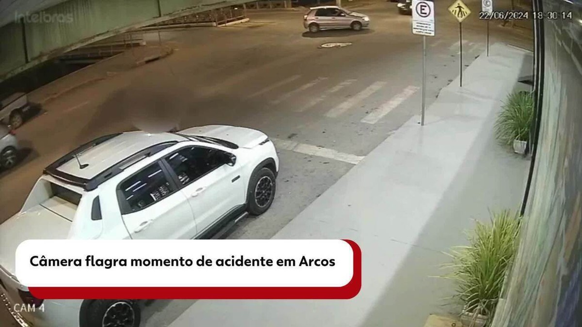 Câmera flagra momento de acidente em Arcos