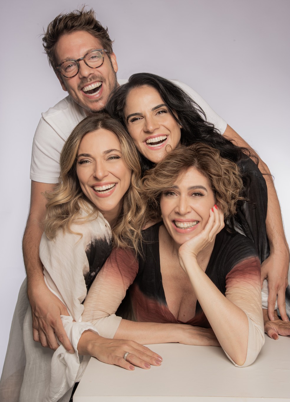 Peça 'Agora é que são elas' tem nove esquetes escritos por Fábio Porchat — Foto: Pino Gomes