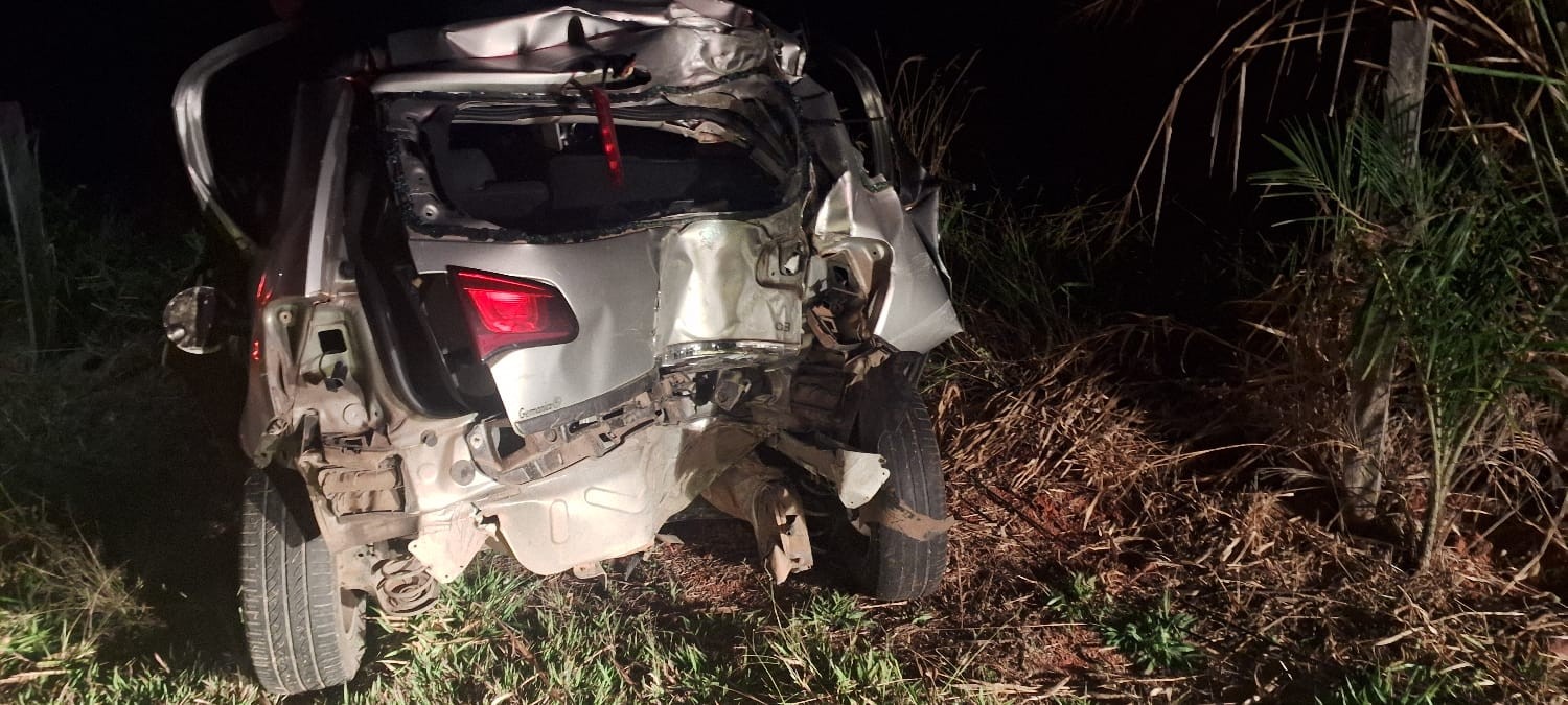 Mulher morre em colisão contra poste em Itobi