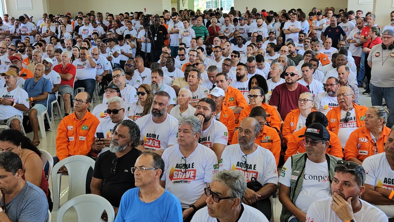 Petroleiros no RJ mantêm greve nacional e pressionam Petrobras por nova rodada de negociações