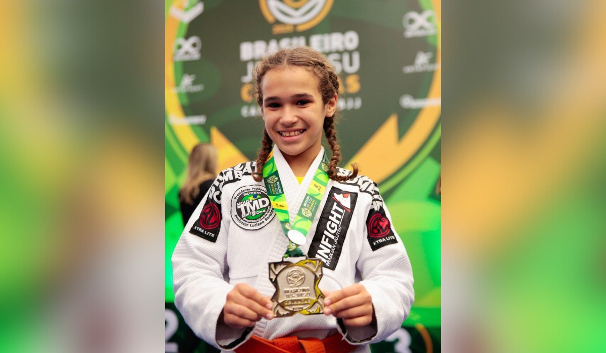 Aos 12 anos, vice-campeã brasileira que venceu depressão através do Jiu-Jitsu faz rifas para disputar campeonatos