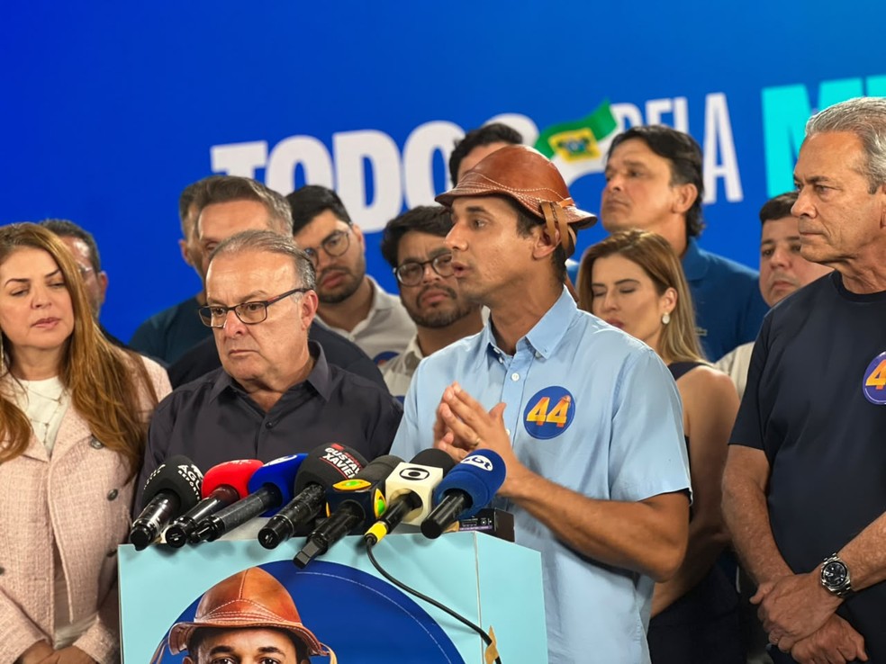 Allyson Bezerra recebe apoio de prefeito Paulinho Freire e de 20 vereadores de Natal — Foto: Robeson Dantas/Inter TV Cabugi