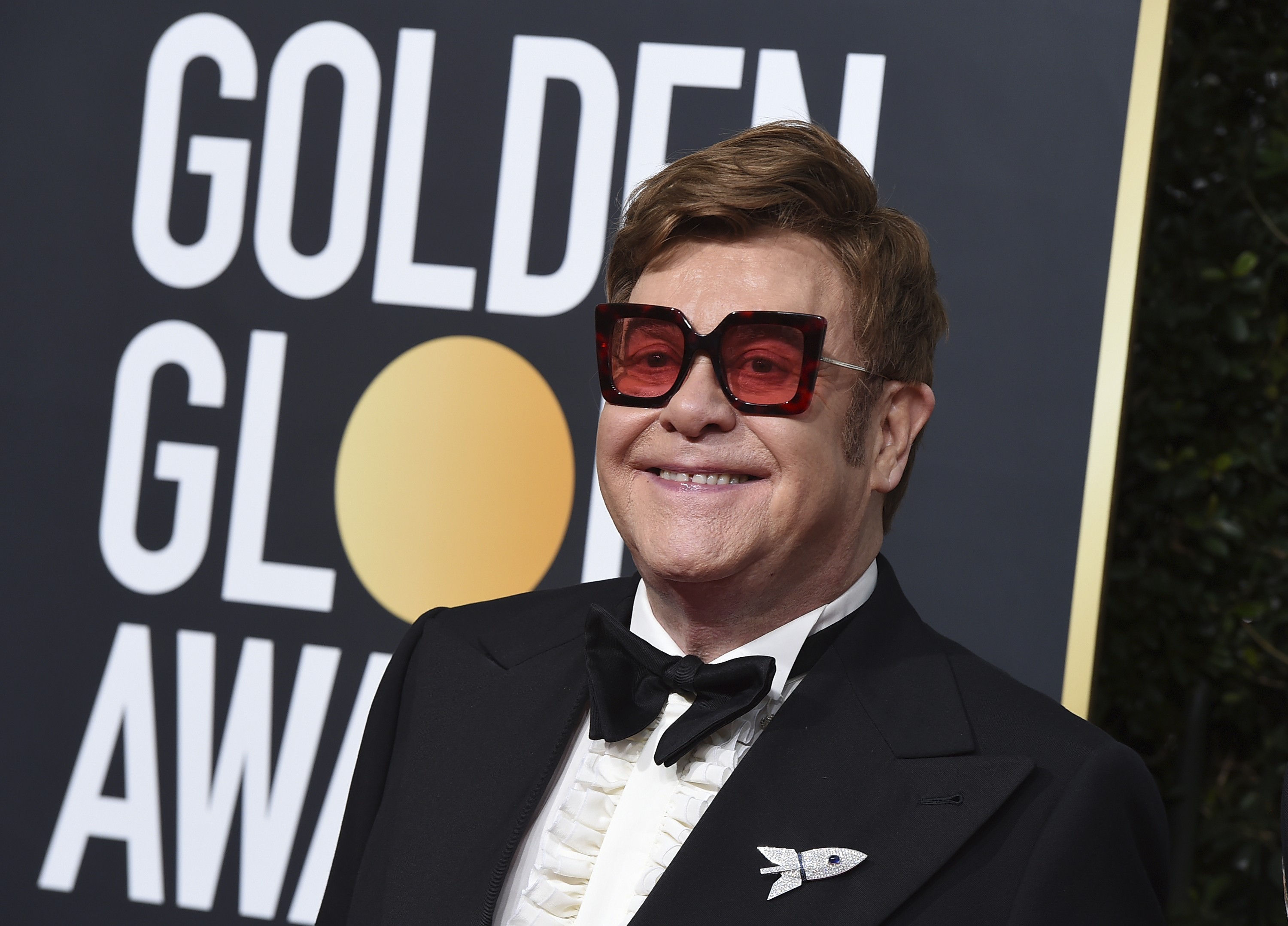 Elton John diz que perdeu a visão e tem dificuldade para assistir a seu novo musical