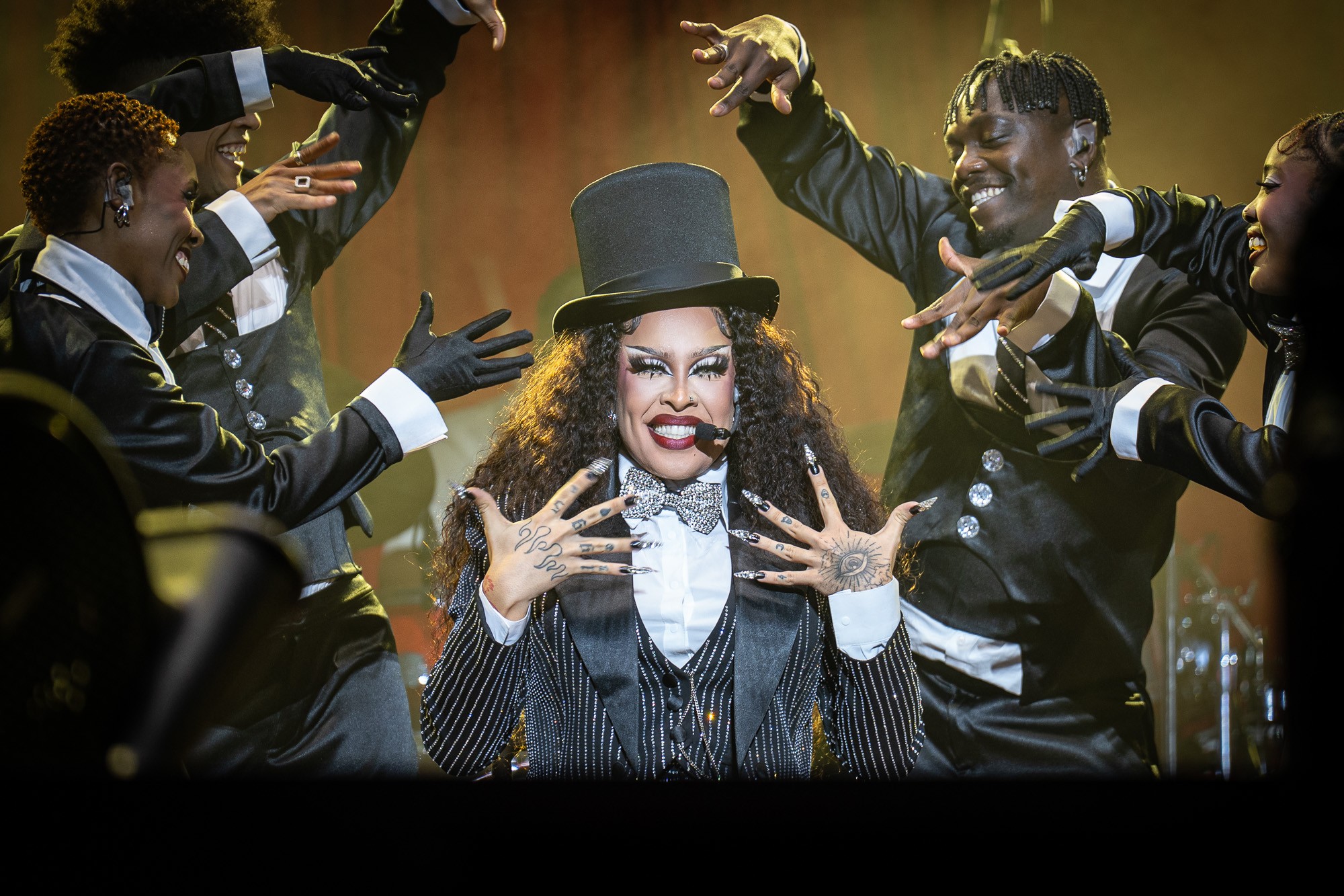 Gloria Groove viaja no tempo com show frenético e teatral no The Town