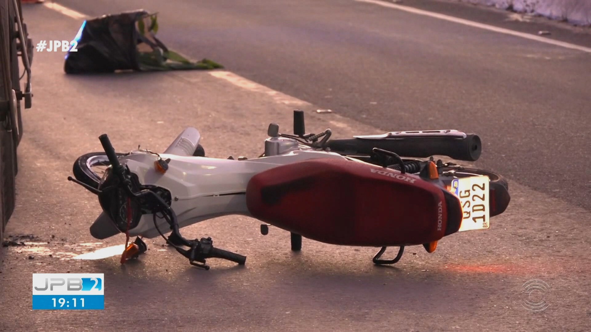 Motociclista morre após ser atropelado por carreta na BR-230, em Campina Grande