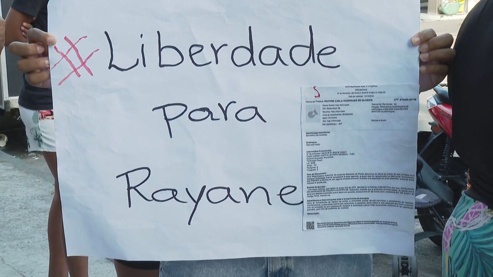 Família de jovem presa por roubo diz que ela é inocente e que reconhecimento foi feito por foto de rede social — Foto: Reprodução/TV Globo