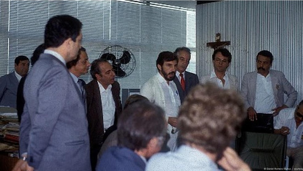 Coletiva de imprensa em 1985 que anunciou identificação da ossada de Mengele — Foto: Daniel Romero Muñoz / courtesy/DW