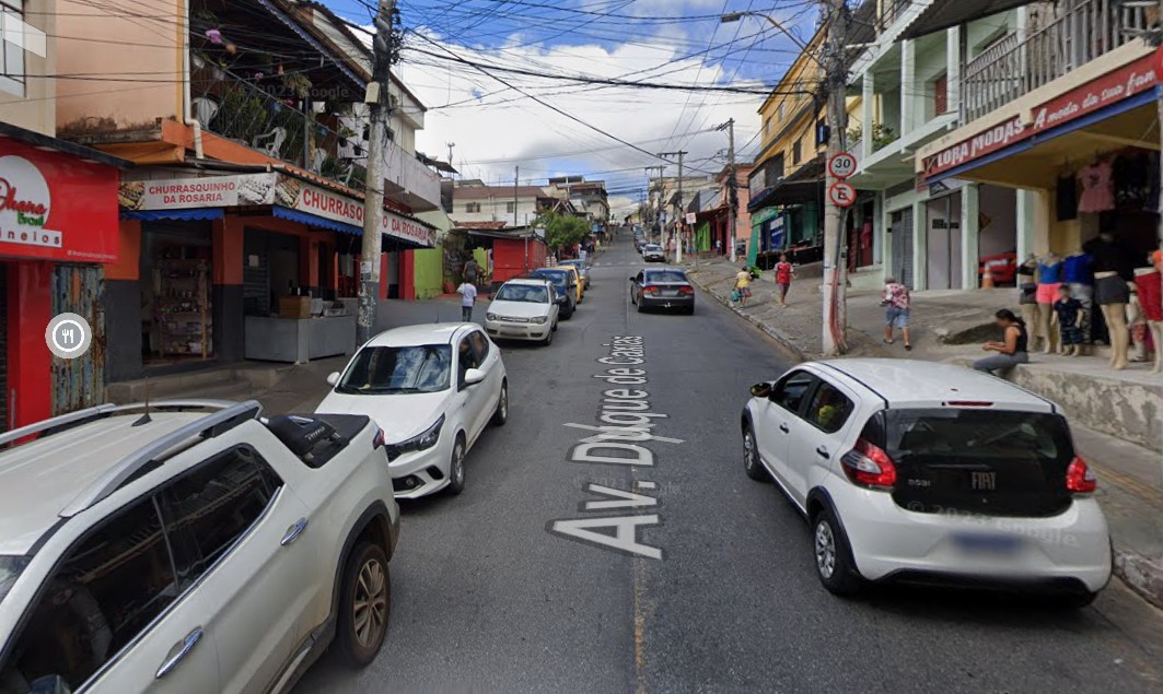 Bebê é resgatada de carro trancado enquanto mãe e padrasto estavam em baile funk