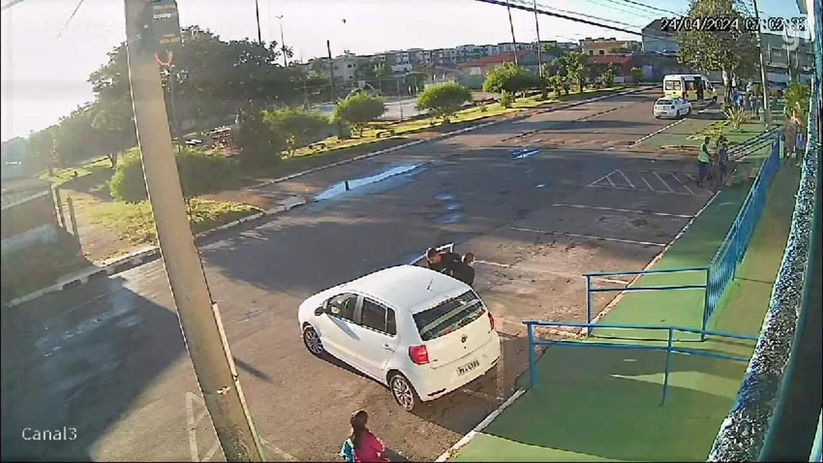 VÍDEO: Ladrões levam carro de avó que deixava neta na escola, no DF