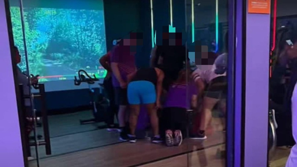 Mulher morre em academia de Maranguape após passar mal em aula de spinning. — Foto: Reprodução
